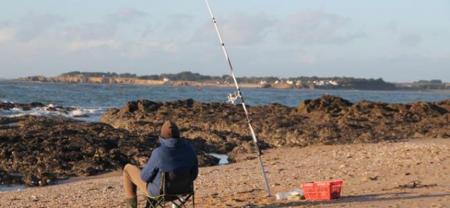 Conseils sur le matériel pour pêcher le bar en surfcasting